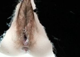 Писающие казашки в уличном туалете