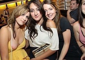 Голые засветы красивых девушек