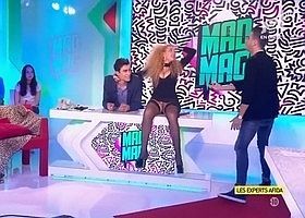 Женщина придя на телешоу не надела трусы