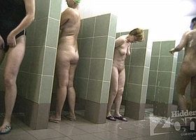 Скрытая камера снимает голых русских женщин в душе