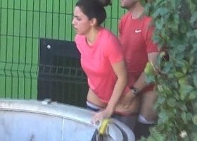 Пара спалилась занимаясь сексом на улице