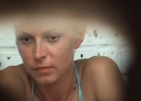 Писающие девушки в пляжном туалете