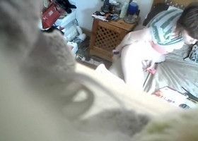 Девушка пользуется секс игрушками во время мастрбации