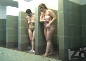 В душевой на скрытую камеру засняли голых женщин