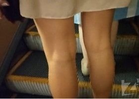 Что скрывается у девушки под платьем