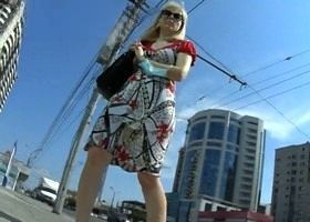 Умело подсмотрел женщине под платье