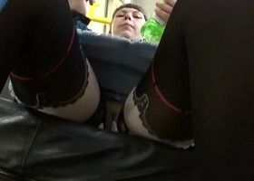 Девушка без трусов в общественном транспорте